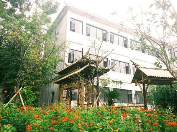 主樓后圖.jpg
